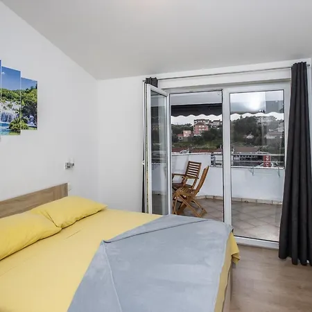 Apartment Mia - Two Bedroom With Balcony Split