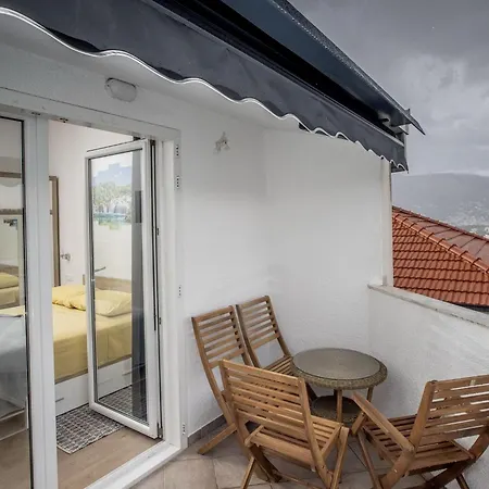 Mia - Two Bedroom With Balcony Split