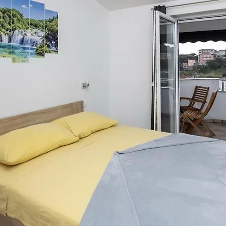 Mia - Two Bedroom With Balcony Split