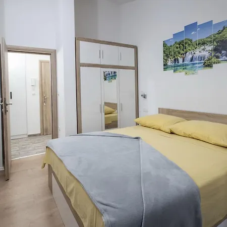 Mia - Two Bedroom With Balcony Apartamento Split